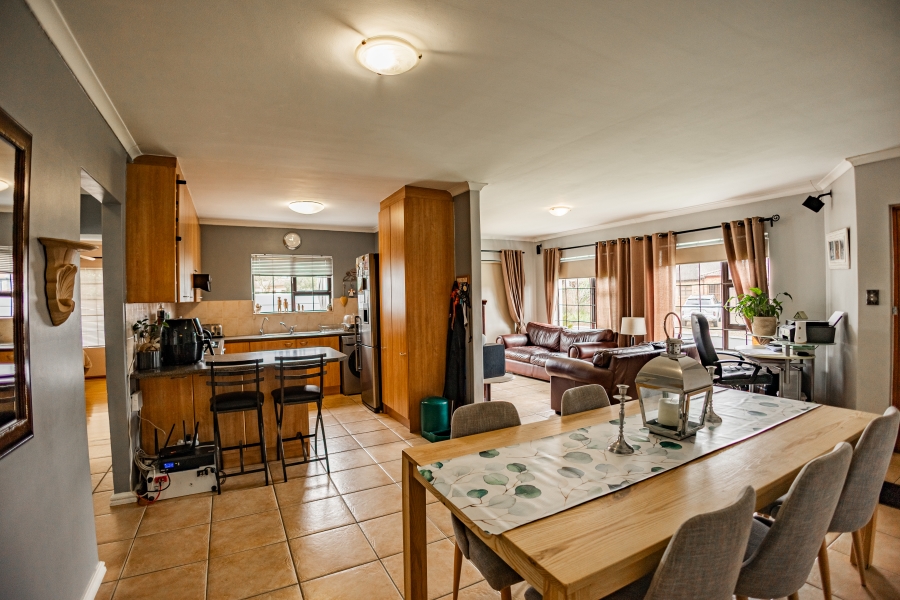 3 Bedroom Property for Sale in Uitzicht Western Cape